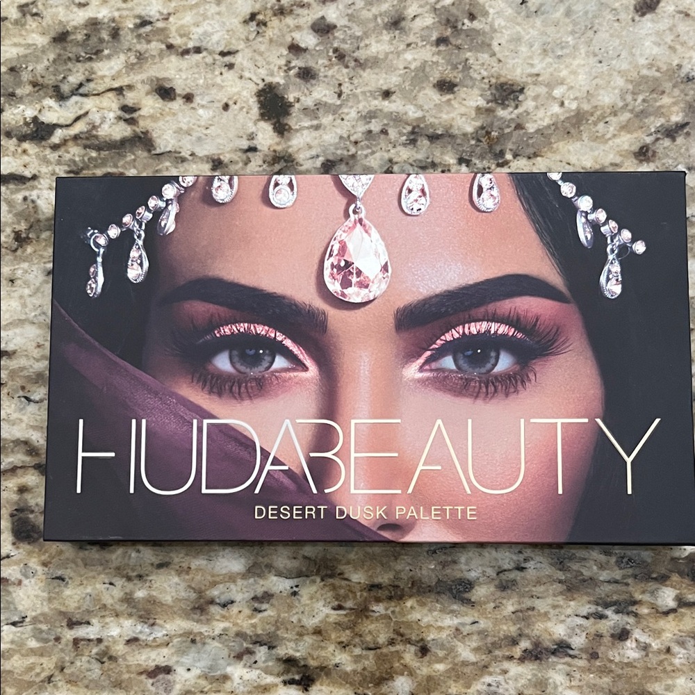 HUDA BEAUTY Desert Dusk Palette with Rich Purples and Shimmering Golds